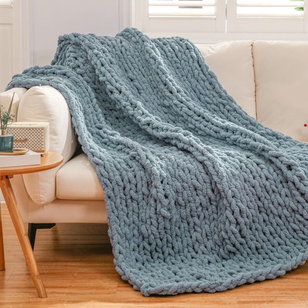 Beautiful Textures & Hygge Decor for Your Home - Blue chunky blanket