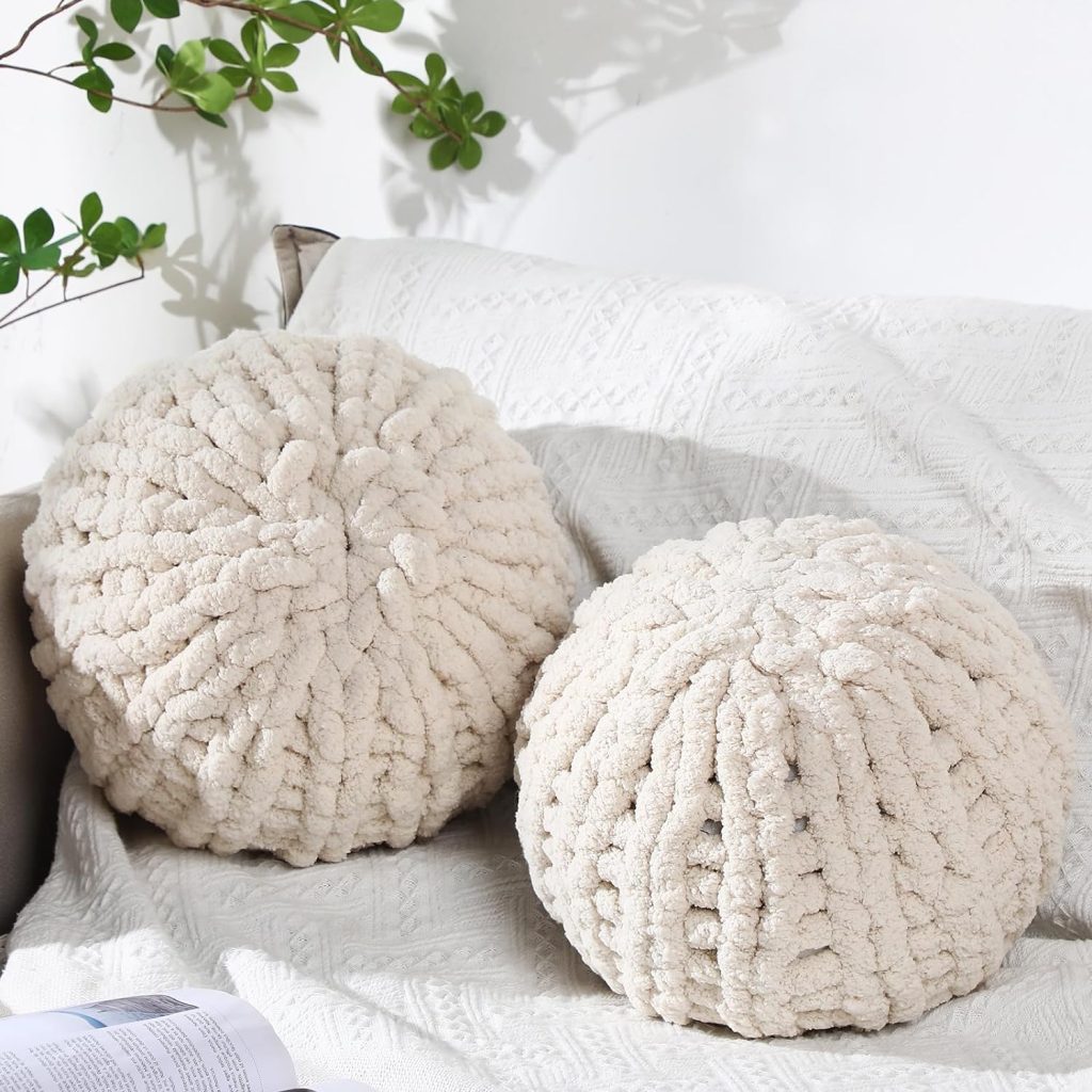 Beautiful Textures & Hygge Decor for Your Home - Chunky round knit pillows 
