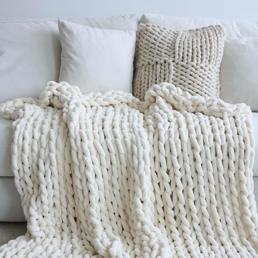 Beautiful Textures & Hygge Decor for Your Home - Chunky white blanket