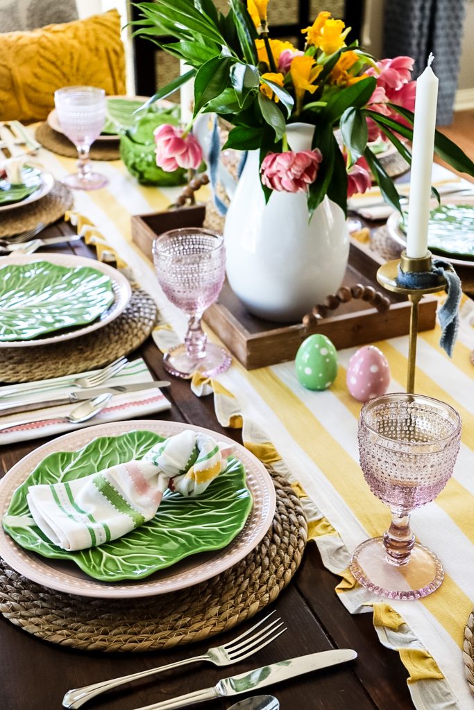 A cottage-style table whose principles can be used for a special occasion or everyday. 